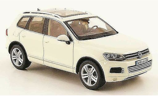 Volkswagen Touareg Base 1/43 Schuco ii white 2010 diecast model cars