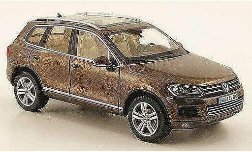 Volkswagen Touareg Base 1/43 Schuco II (C 2) brown 2010 diecast model cars