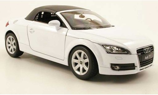 Audi TT roadster 1/18 Welly white closed diecast model cars