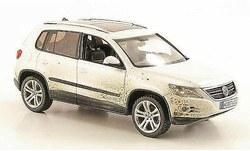 Volkswagen Tiguan Base 1/43 Schuco white avec Schmutzpartikeln 2008 diecast model cars
