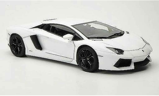 Lamborghini Aventador LP700-4 1/18 Autoart white 2011 diecast model cars