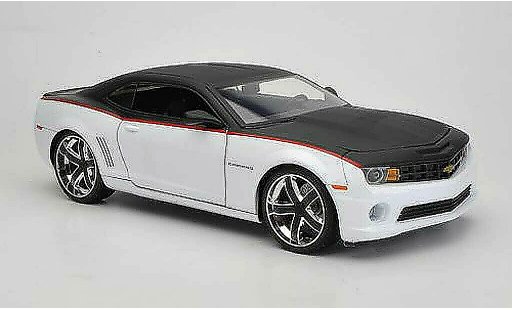 Chevrolet Camaro SS 1/18 Jada Toys white/matt black 2010 diecast model cars
