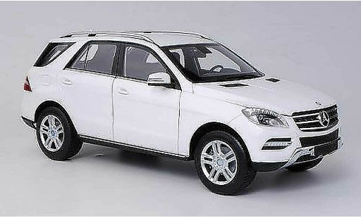 Mercedes Classe M Base 1/18 Minichamps (W166) white 2011 diecast model cars