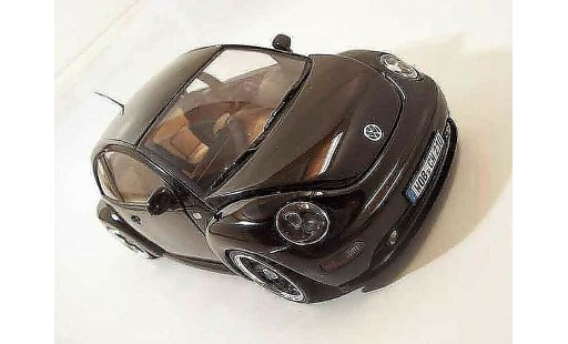 Volkswagen New Beetle Base 1/18 Solido men in black diecast model cars