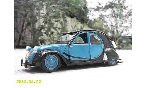 Citroen 2CV Berline 1/18 Maisto old school diecast model cars