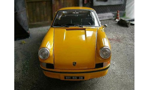 Porsche 911 RS 1/18 Universal Hobbies 2.7 yellow diecast model cars