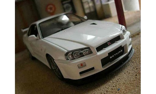 Nissan Skyline R34 1/18 Autoart gtr v-spec ii white diecast model cars