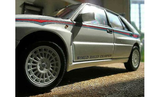 Lancia Delta HF Integrale 1/18 Kyosho evolution 2 martini diecast model cars