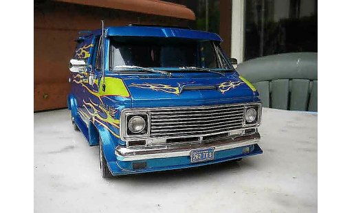Chevrolet Van fourgon 1/18 Highway 61 1974 diecast model cars