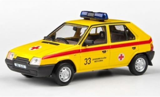 Diecast model cars Skoda Favorit Livree Officielle 136L Rotes Kreuz 1988 1/43 Abrex