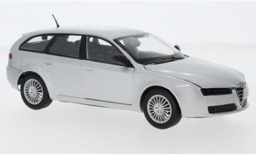 Diecast model cars Alfa Romeo 159 sportwagon SW silver 1/24 Motormax