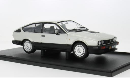 Diecast model cars Alfa Romeo Alfetta gtv6 V6 silver/black 1984 1/18 Solido