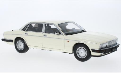 Diecast model cars Jaguar XJ6 XJ40 6 (40) white 1/18 Almost Real