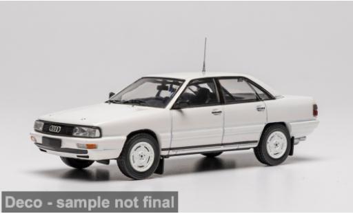Diecast model cars Audi 200 quattro (C3) white 1989 1/43 IXO