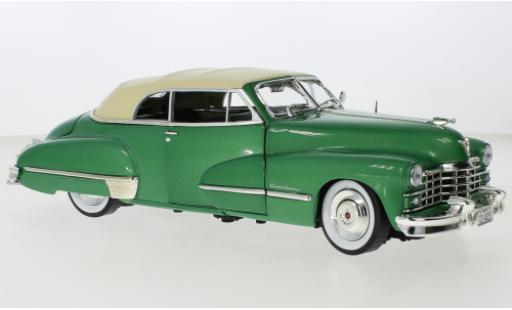 Diecast model cars Cadillac Series 62 Convertible metallise green/beige 1947 1/18 Auto World