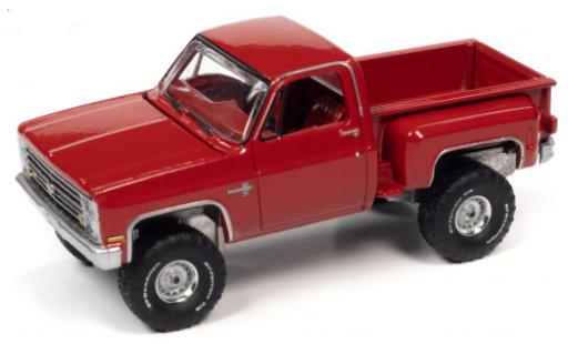 Diecast model cars Chevrolet Silverado pickup K10 Stepside red 1986 1/64 Auto World