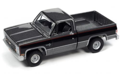 Diecast model cars Chevrolet Silverado pickup R10 Fleetside metallise grey/black 1987 1/64 Auto World
