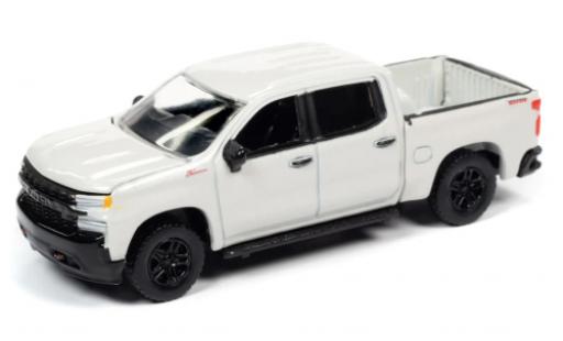 Diecast model cars Chevrolet Silverado pickup Z71 Douane Trail Boss metallise white 2019 1/64 Auto World