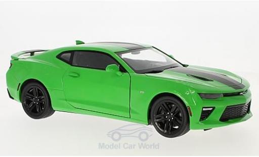 Diecast model cars Chevrolet Camaro SS green/black 2017 1/18 Auto World