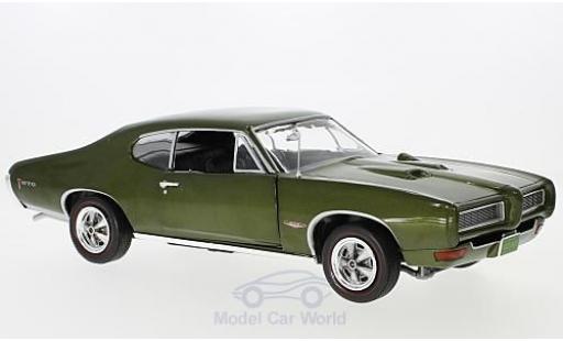 Diecast model cars Pontiac GTO Hardtop metallic green 1968 1/18 Auto World