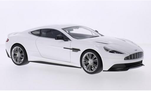 Diecast model cars Aston Martin Vanquish coupe white RHD 2015 1/18 AUTOart