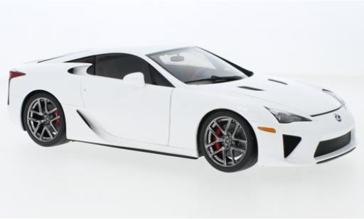 Diecast model cars Lexus LFA Base white 2010 1/18 AUTOart