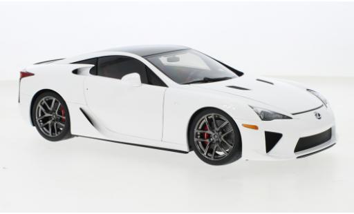 Diecast model cars Lexus LFA Base white/carbon 2010 1/18 AUTOart