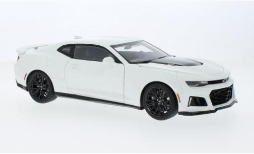 Diecast model cars Chevrolet Camaro ZL1 white 2017 1/18 AUTOart