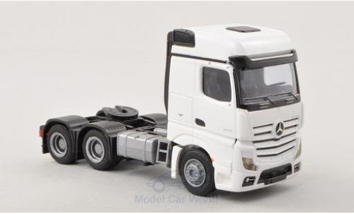 Diecast model cars Mercedes Actros Bigspace 2 white Solo-Zugmaschine 3-achsig white 1/87 AWM