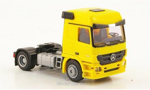 Diecast model cars Mercedes Actros Base MP3 L Zugmaschine yellow 1/87 AWM