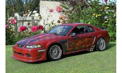 Ford Mustang 2000 1/18 Ut Models svt cobra fire snake diecast model cars