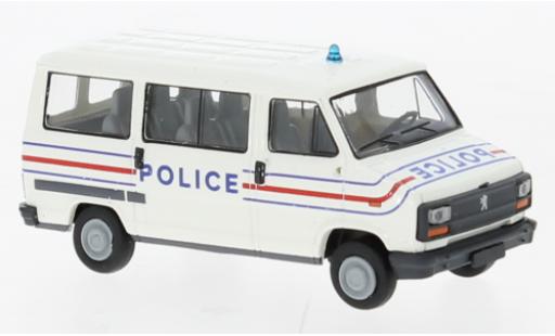 Diecast model cars Peugeot J5 Bus Police (F) 1982 1/87 Brekina