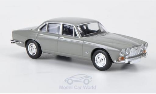 Diecast model cars Jaguar XJ6 6 grey 1/87 Brekina