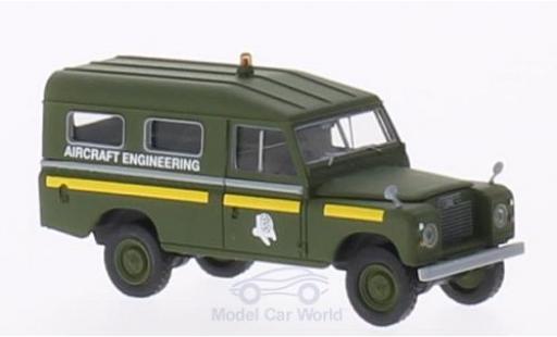 Diecast model cars Land Rover 109 Base County Station Wagon RAF Aircraft Engineering (GB) oliv 1/18 Brekina