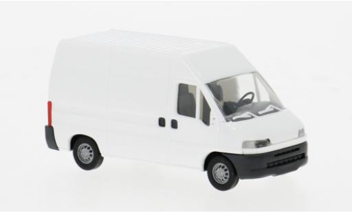 Diecast model cars Fiat Ducato Bus white 2018 1/87 Busch