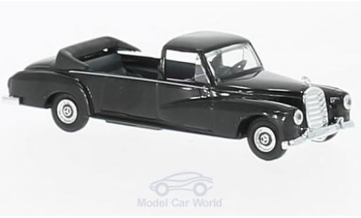 Diecast model cars Mercedes 300 Base black 1962 Staatskarosse 1/87 Busch
