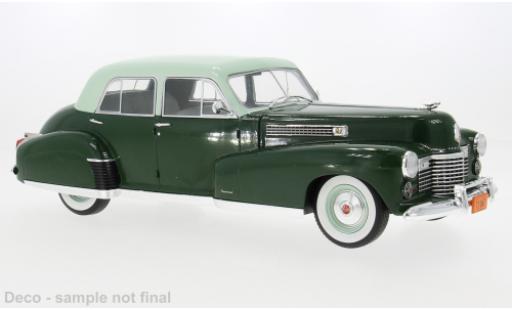 Diecast model cars Cadillac Fleetwood Sixty Special Series 60 Sedan green/green 1941 1/18 MCG