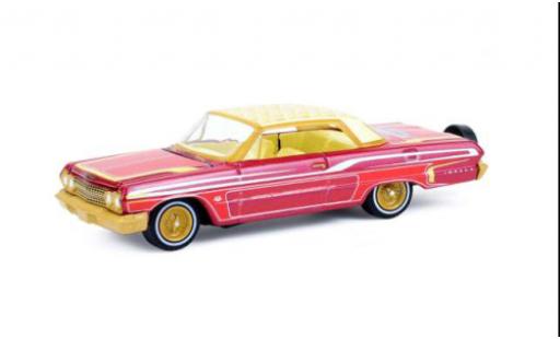 Diecast model cars Chevrolet Impala lowrider pink/yellow 1963 1/64 Greenlight