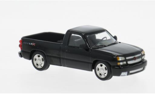 Diecast model cars Chevrolet Silverado pickup Single Cab black 2006 1/64 Para64
