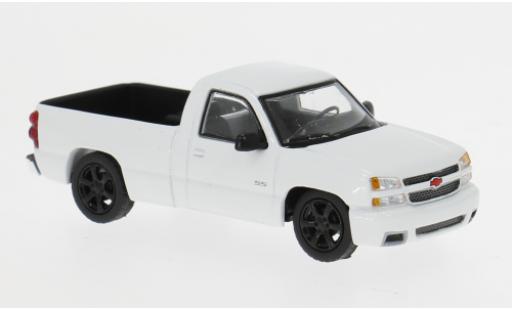 Diecast model cars Chevrolet Silverado pickup Single Cab white 2006 1/64 Para64