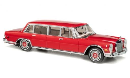 Diecast model cars Mercedes 600 Pullman (W100) red 1972 Roter Baron Charles M. Schulz 1/18 CMC