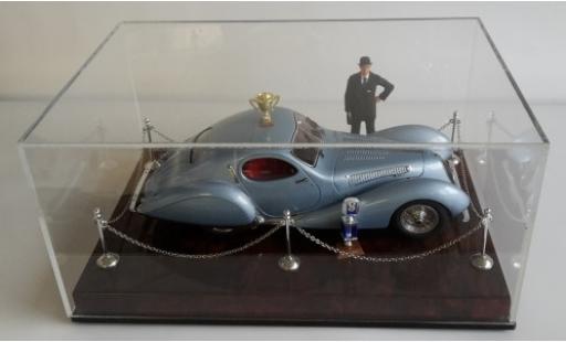 Diecast model cars Talbot Lago Base Diorama: T150 C-SS metallic blue RHD y compris les podium Vitrine figurine et plinthe 1/18 CMC