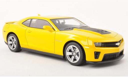 Diecast model cars Chevrolet Camaro ZL1 yellow 2011 1/18 CMF