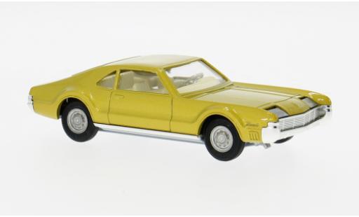 Diecast model cars Oldsmobile Toronado Base yellow 1967 1/50 Corgi