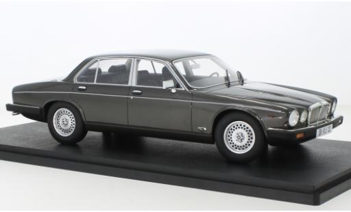 Diecast model cars Jaguar XJ Series III SIII Sovereign metallise grey 1986 1/18 Cult Scale Models