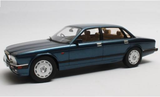 Diecast model cars Jaguar XJR XJ40 R (40) metallic blue RHD 1990 1/18 Cult Scale Models