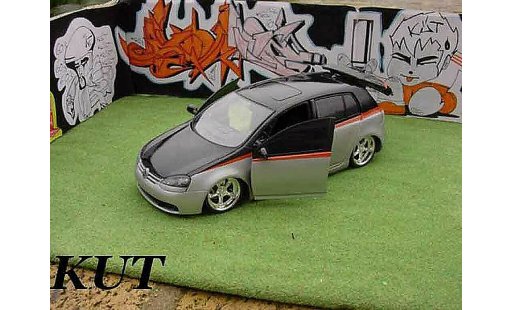 Volkswagen Golf GTI 1/18 Burago suspensions pneumatiques diecast model cars
