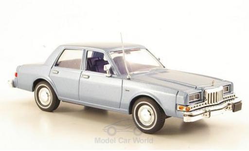 Diecast model cars Dodge Diplomat Berline metallic blue 1985 with reichhaltigem Zubeh&Atilde;&para;r 1/43 First Response