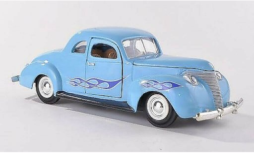 Ford Custom Berline 1/24 Motormax blue with Flammendekor 1949 diecast model cars