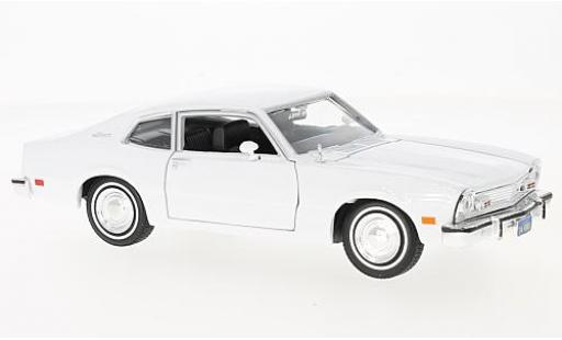 Diecast model cars Ford Maverick Grabber Grabb white 1/24 Motormax